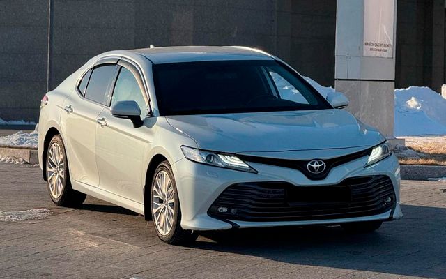 Toyota Camry - image 1