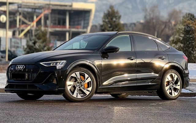 AUDI E-TRON - image 1