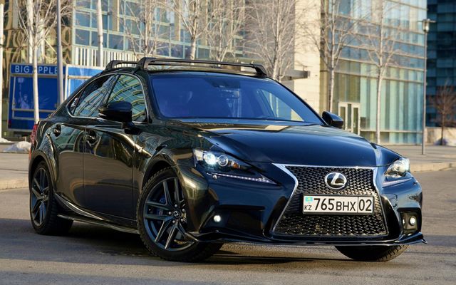 Lexus IS250 - image 2