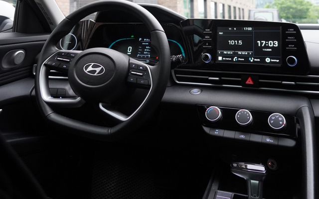 Hyundai Elantra - image 3