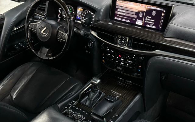 Lexus LX570 - image 4