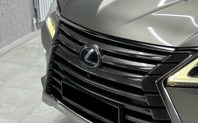 Lexus LX570 - image 3