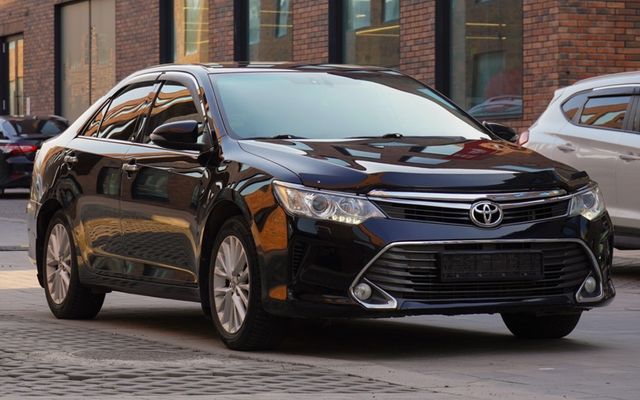 Toyota Camry 55 - image 1
