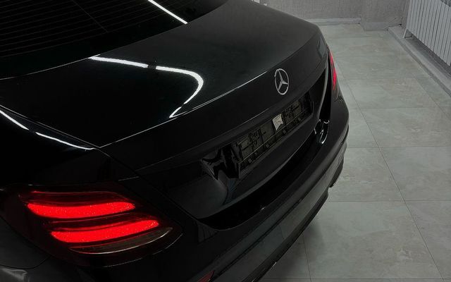 Mercedes-Benz E200 - image 3
