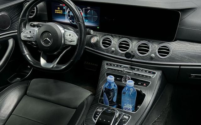Mercedes-Benz E200 - image 4