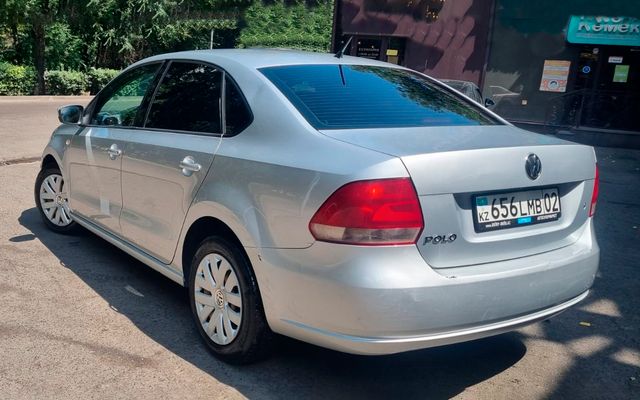 Volkswagen Polo - image 2