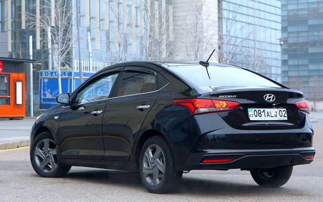Hyundai Accent - image 2
