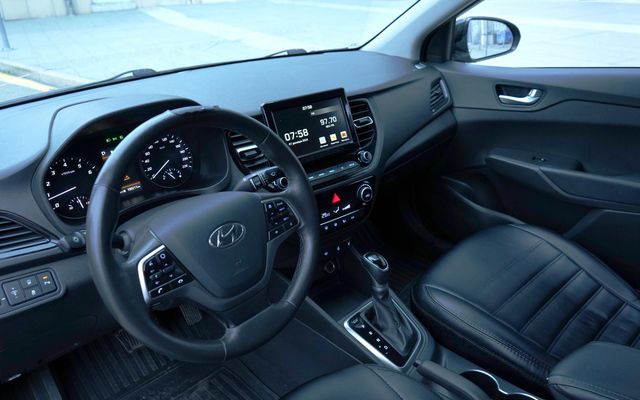 Hyundai Accent - image 3