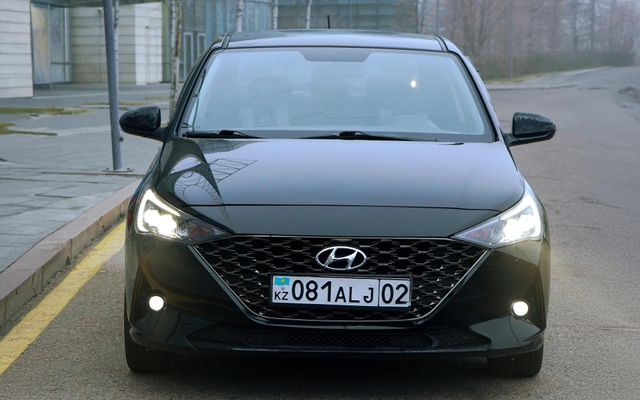 Hyundai Accent - image 1