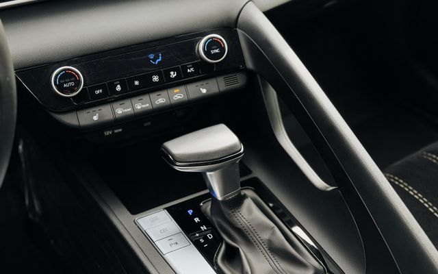 Hyundai Elantra - image 4