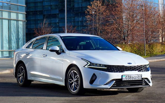 Kia K5 - image 2