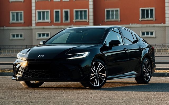 Toyota Camry - image 1