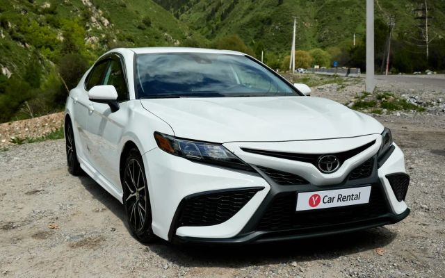 Toyota Camry - image 4