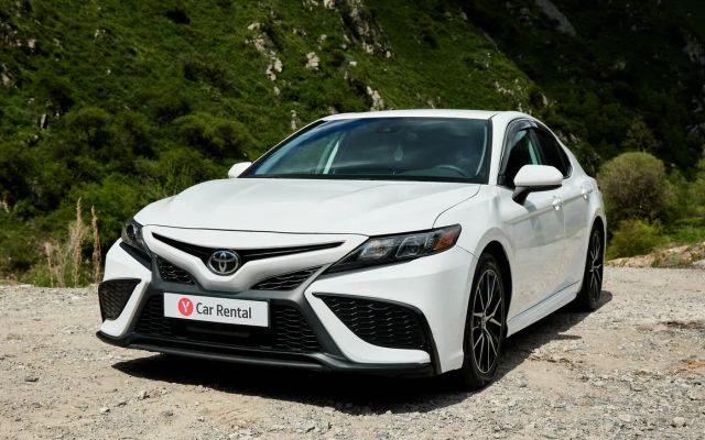 Toyota Camry - image 1