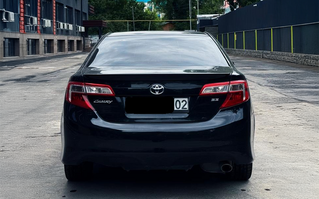 Toyota Camry - image 3