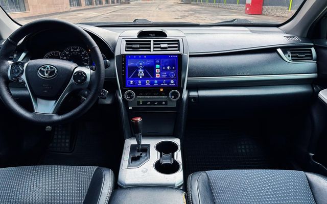 Toyota Camry - image 4