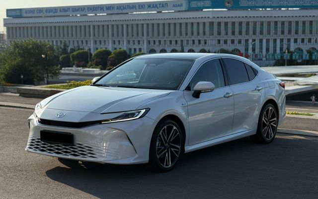 Toyota Camry - image 1