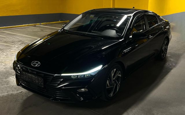 Hyundai Elantra - image 1