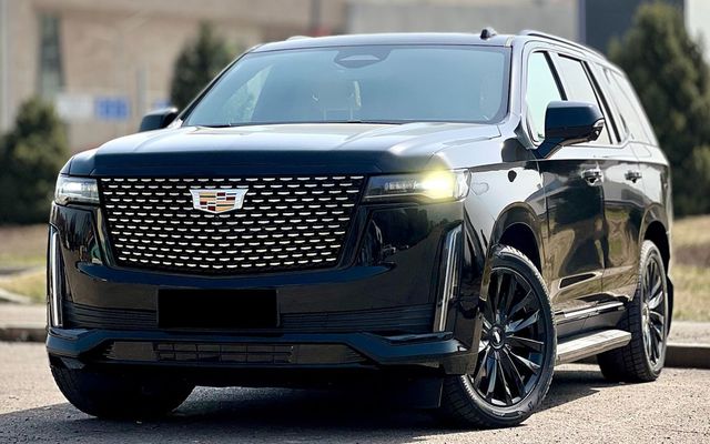 CADILLAC ESCALADE - image 2