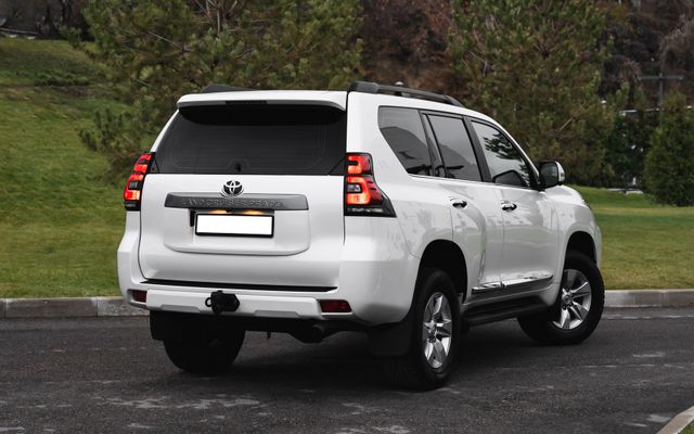Toyota Land Cruiser Prado - image 3