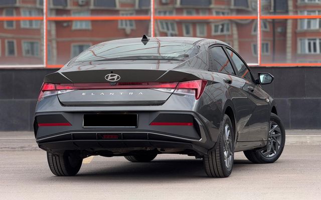 Hyndai Elantra - image 2