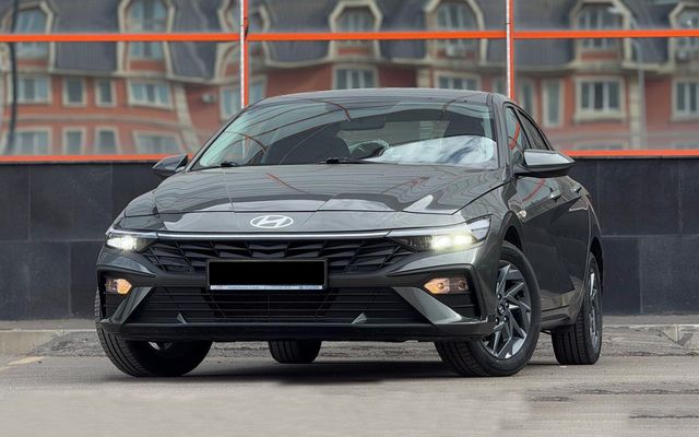 Hyndai Elantra - image 1