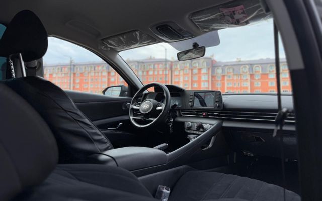 Hyndai Elantra - image 3