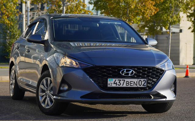 Hyundai Accent - image 2