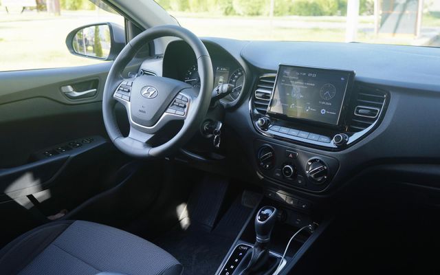 Hyundai Accent - image 4