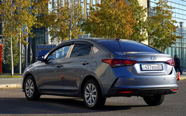 Hyundai Accent - image 3