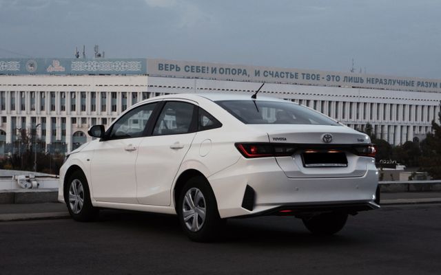Toyota Yaris - image 4
