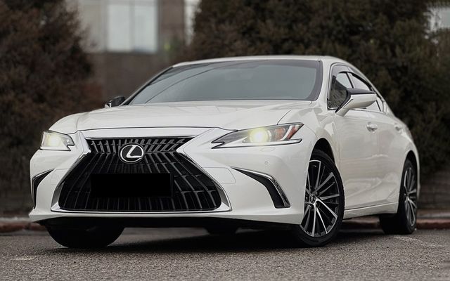 LEXUS ES250 - image 1