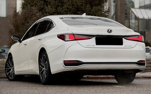 LEXUS ES250 - image 4