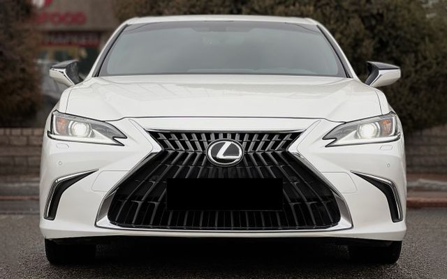 LEXUS ES250 - image 2