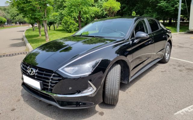 Hyundai Sonata - image 1