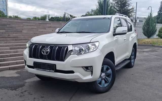 Toyota Land Cruiser Prado - image 1