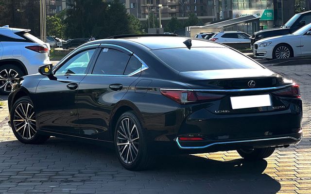 LEXUS ES250 - image 4