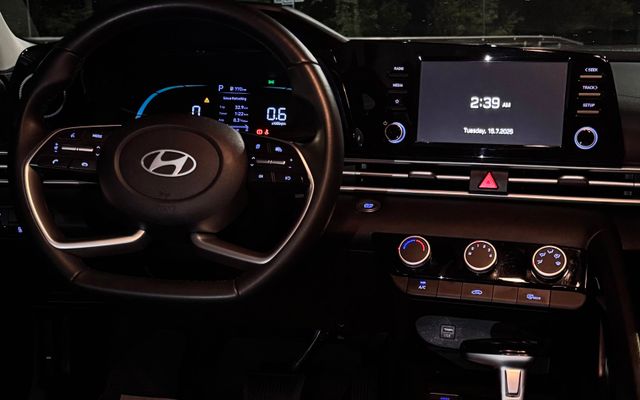Hyundai Elantra - image 3