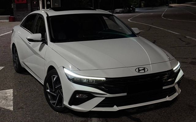 Hyundai Elantra - image 1