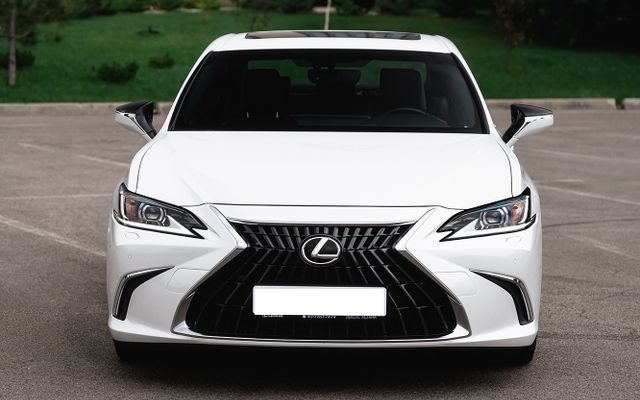 Lexus ES250 - image 2