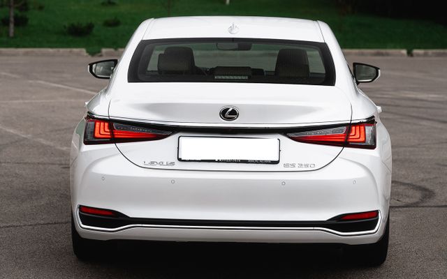 Lexus ES250 - image 4