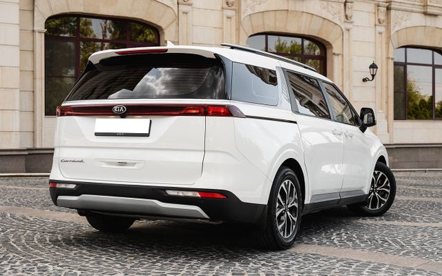 Kia Carnival - image 3