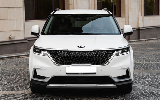 Kia Carnival - image 2