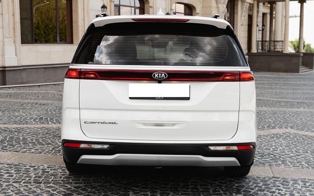 Kia Carnival - image 4