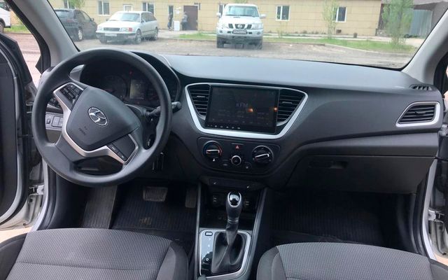 HYUNDAI ACCENT - image 2