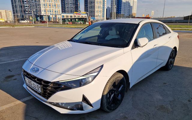 HYUNDAI ELANTRA - image 1
