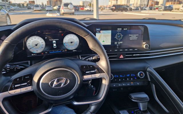 HYUNDAI ELANTRA - image 3