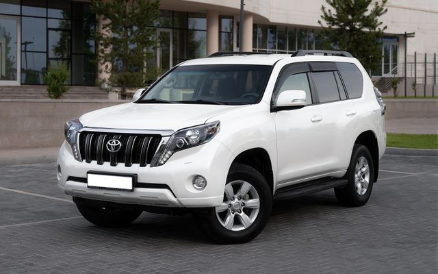 Toyota Land Cruiser Prado - image 1