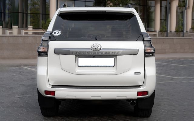 Toyota Land Cruiser Prado - image 4