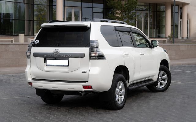 Toyota Land Cruiser Prado - image 3